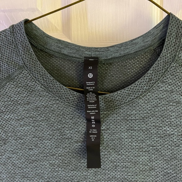 Lululemon metal vent tech short sleeve - Picture 3 of 4